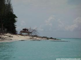 RED_013_Bamboo_Island_com_vestígios_do_último_tsunami