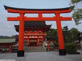 RED_008_Fushimi_Inari_Shrine_(Kyoto)