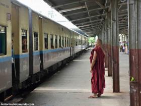 RED_010_Estação_de_trem_em_Mandalay